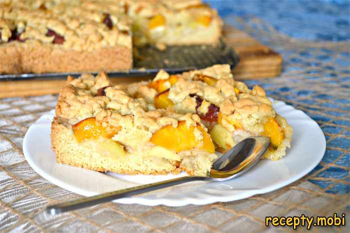 Sandy grated pie with peaches and apples