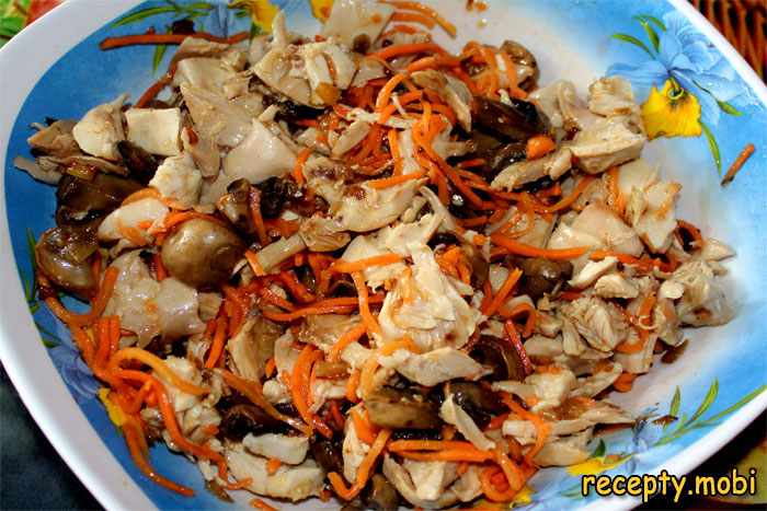 Салат с корейской морковкой и курицей
