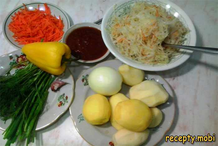 Ингредиенты для приготовления щей из квашеной капусты с картофелем