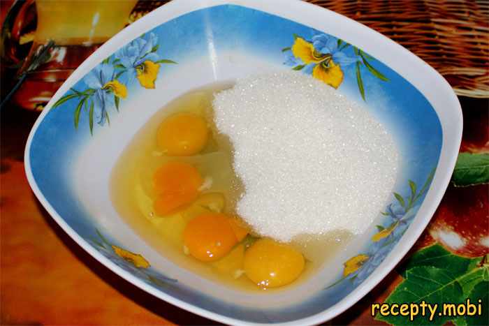 яйца с сахаром - фото шаг 1
