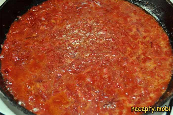 выливаем томатную пасту - фото шаг 7