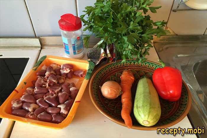 Куриные сердечки и овощи - ингредиенты
