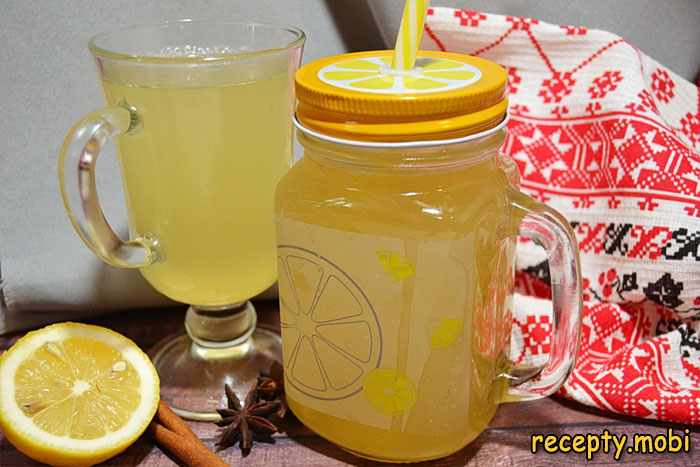 Лимонный напиток с ромашкой и специями