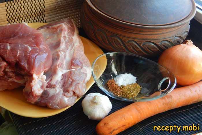 Ингредиенты для свинины в горшочках