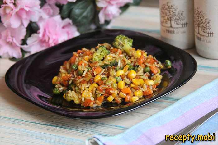 Нешлифованный рис с овощами