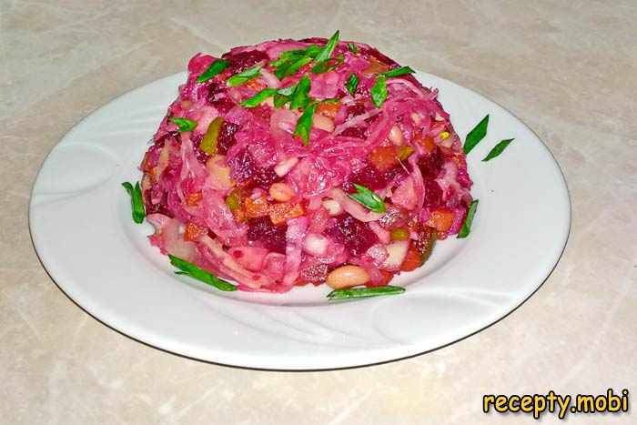 Винегрет с квашеной капустой и солеными огурцами