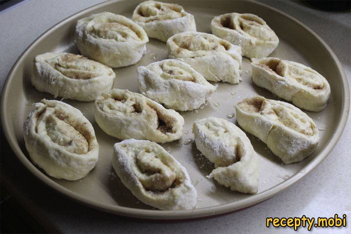 cooking cinnamon rolls from yeast dough - photo step 7