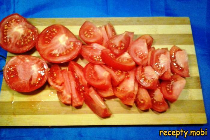 нарезаем помидоры - фото шаг 6