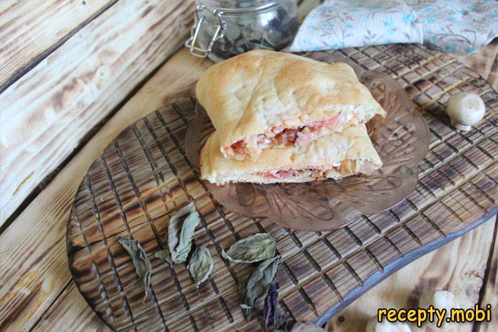 Calzone with chicken and mushrooms