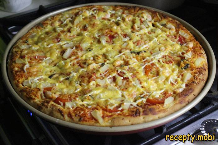 Pizza with shrimp and pineapple