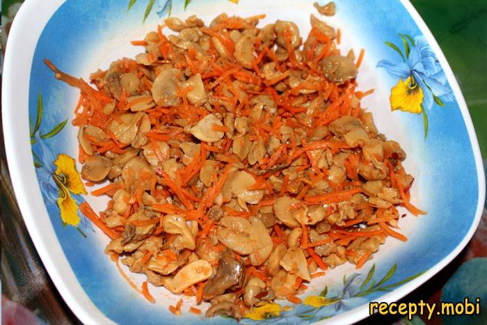 морковь по корейски и шампиньонами - фото шаг 1