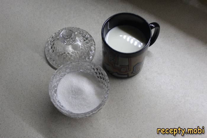 молоко и сахар - фото шаг 3
