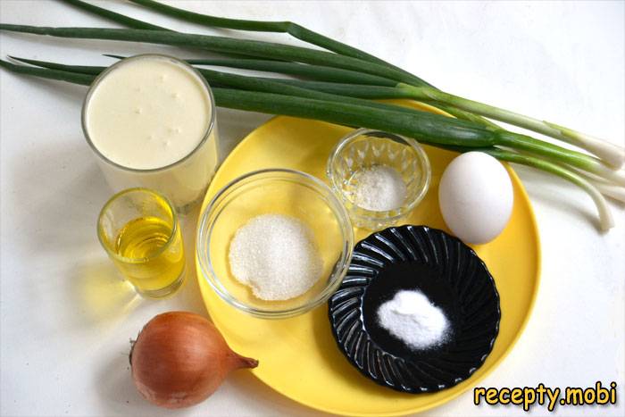 Ингредиенты для приготовления оладий с луком на кефире
