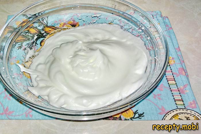 whip egg whites - photo step 3