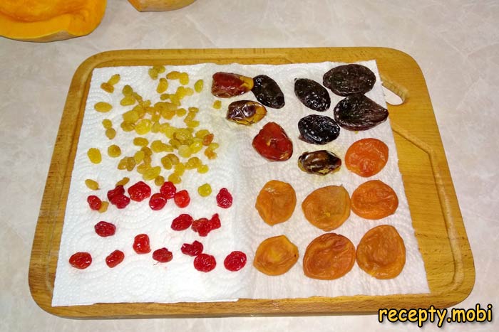 Выкладываем фрукты на салфетку - фото шаг 5