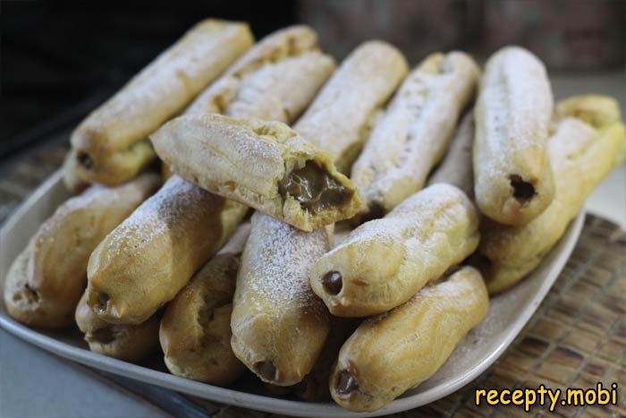 Custard eclairs with coffee cream