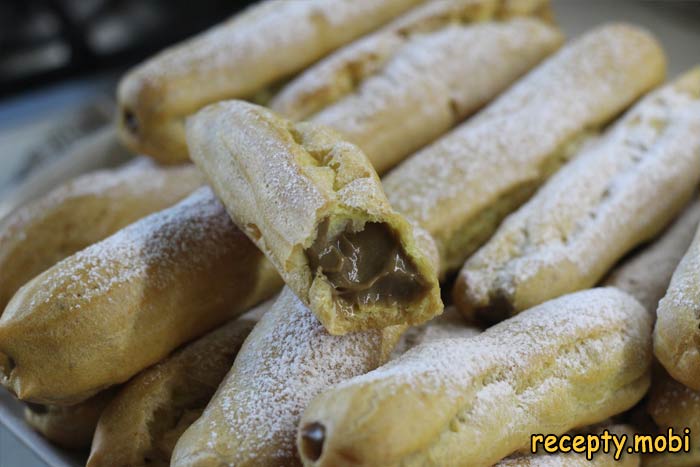 Custard eclairs with coffee cream