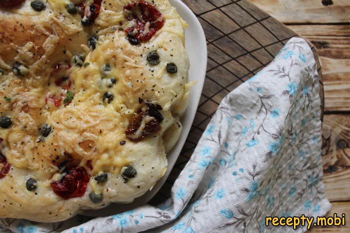 Focaccia with tomatoes and cheese