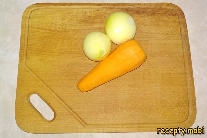 репчатый лук и морковь - фото шаг 4