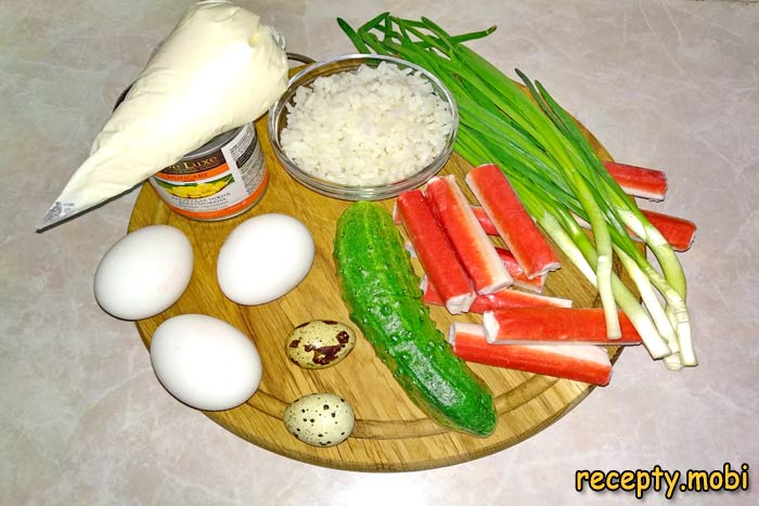 Подготавливаем продукты для салата - фото шаг 1