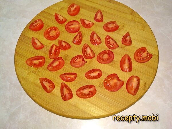 помидоры черри нарезанные дольками - фото шаг 4