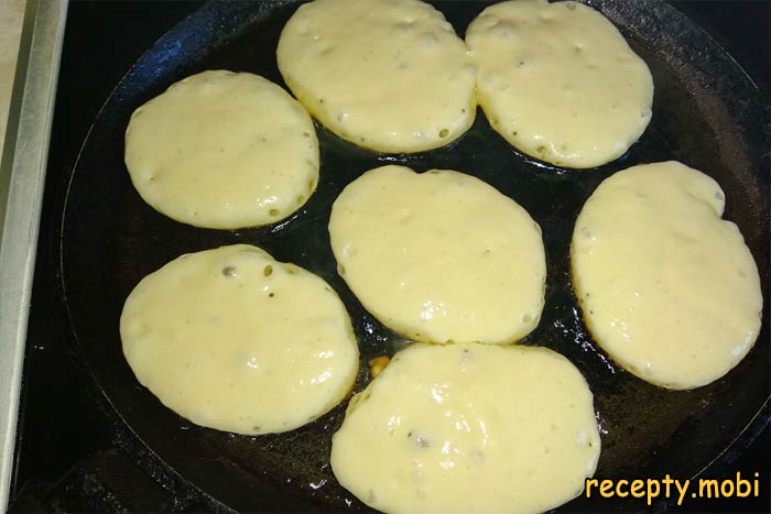 cooking lush pancakes on kefir - photo step 12