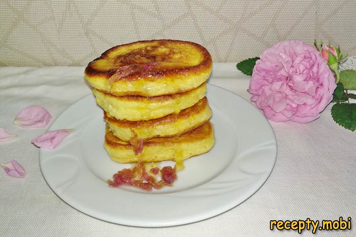 Fluffy pancakes on kefir with soda and eggs
