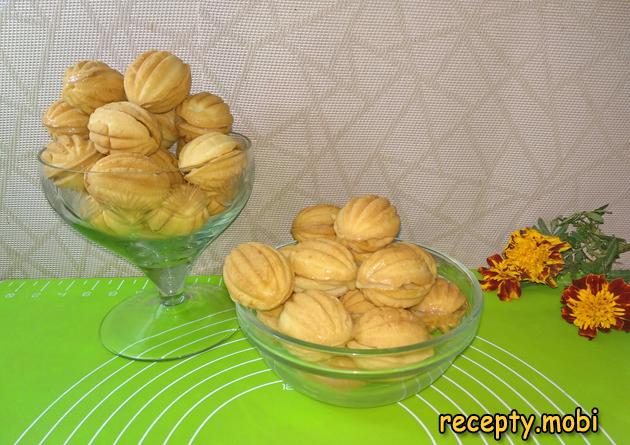 Nuts with condensed milk