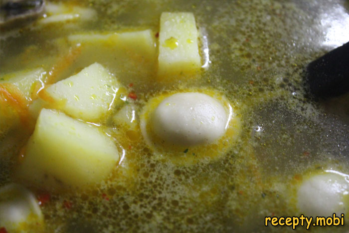 Пельменный суп с вешенками - фото шаг 4
