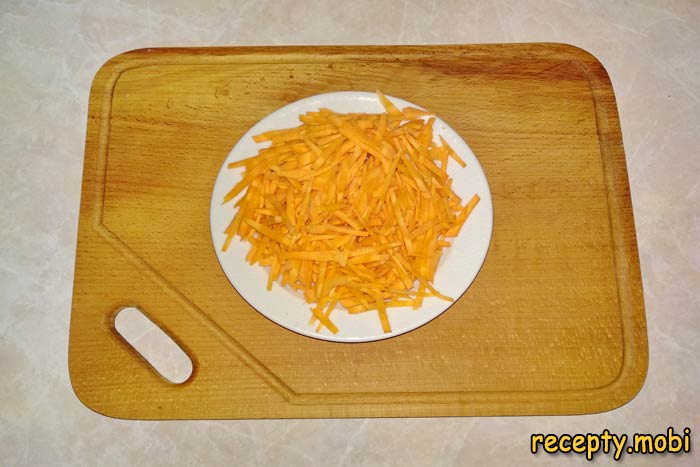 Морковь режим тонкой соломкой - фото шаг 5