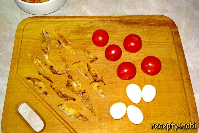 Яйца перепелиные и томаты черри - фото шаг 9