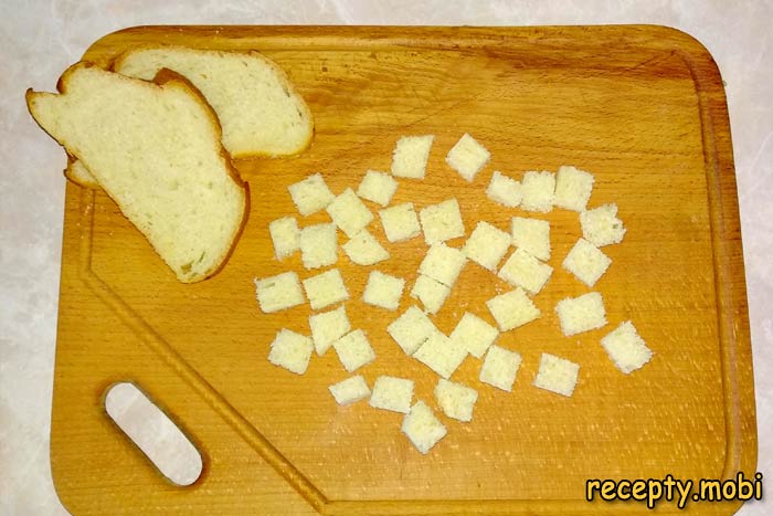 хлеб нарезать одинаковыми квадратиками - фото шаг 5