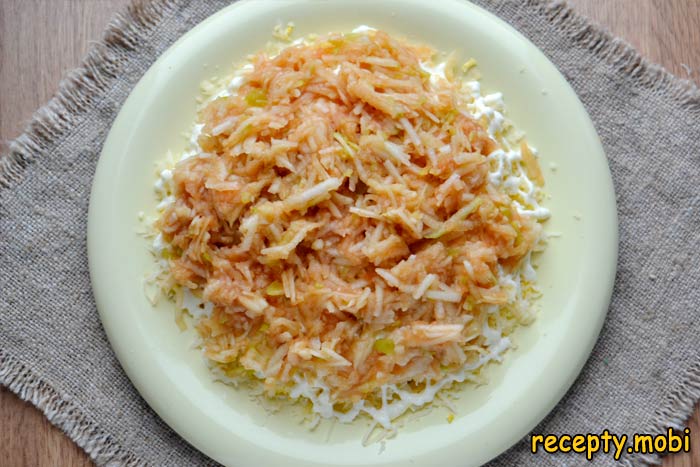 salat vozdushnyj s morkovyu yablokom i syrom 11