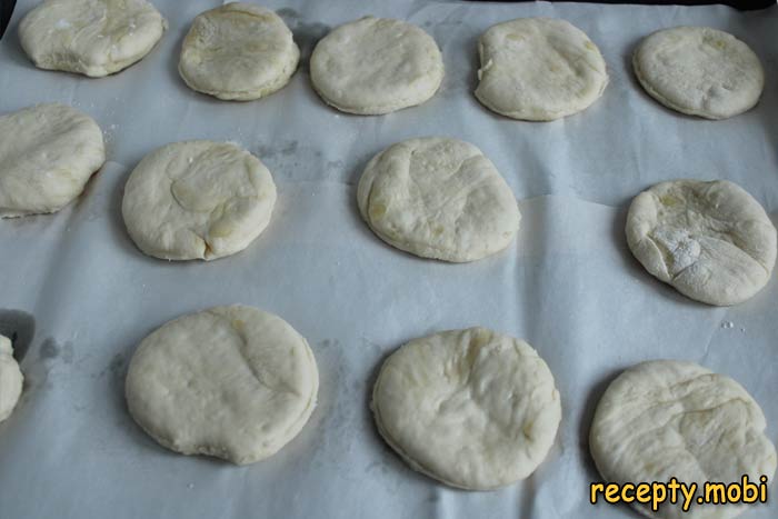 making sweet buns