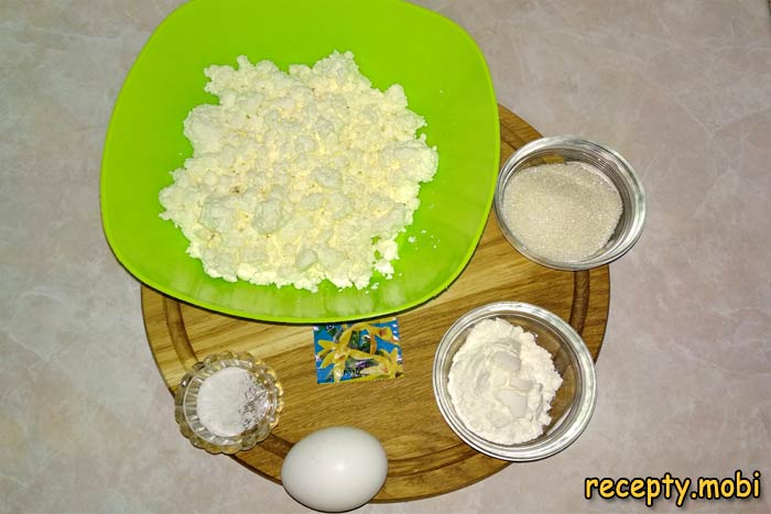 ингредиенты для приготовление классических сырников из творога на сковороде - фото шаг 1