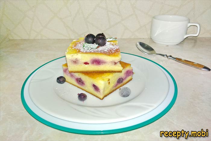 Cottage cheese casserole with blackcurrant