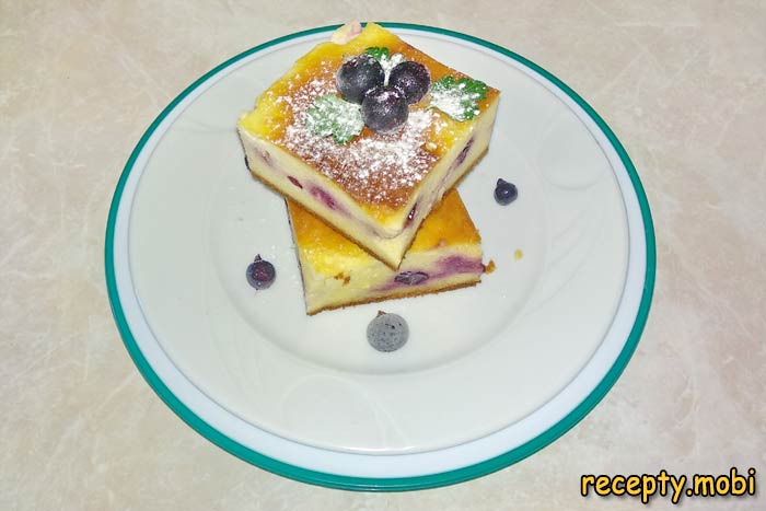 Cottage cheese casserole with blackcurrant