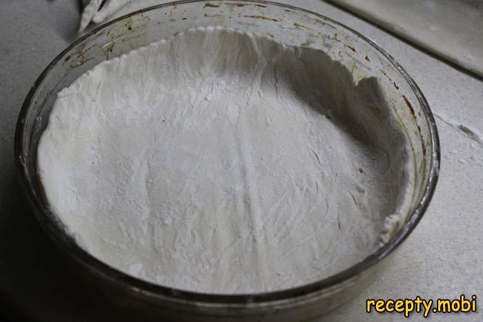 roll out a layer of puff pastry - photo step 1