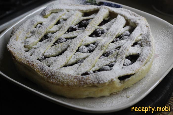 Cherry puff pastry pie