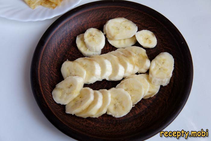 нарезанные бананы - фото шаг 11