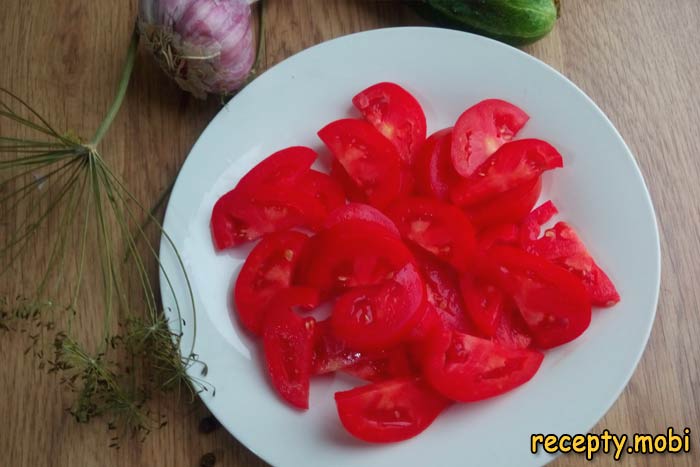 нарезанные томаты - фото шаг 8