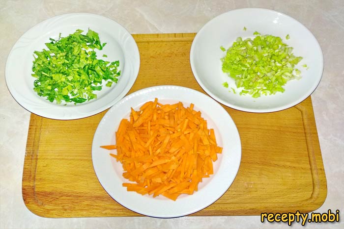 измельченная зелень и морковь - фото шаг 8