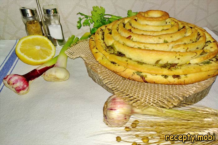 Чесночный хлеб в духовке «Улитка»