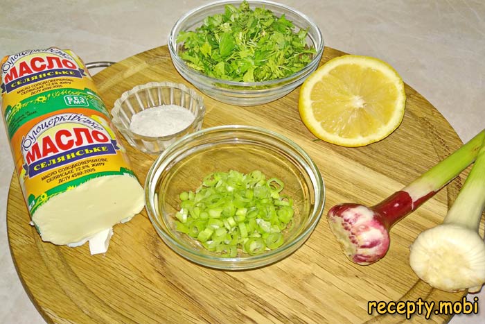 Зелень чеснока, укропа, петрушки и кинзы нарезаем мелко - фото шаг 11