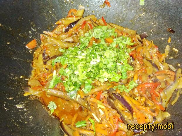 приготовление фунчозы с овощами в соевом соусе - фото шаг 15