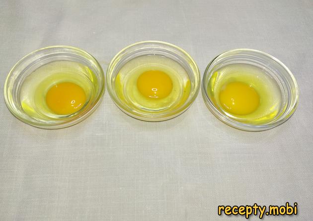 3 яйца желтка