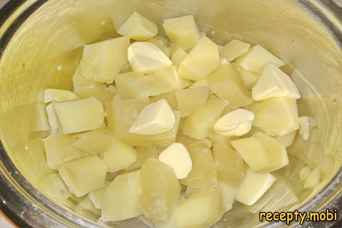 вареный картофель с маслом - фото шаг 10