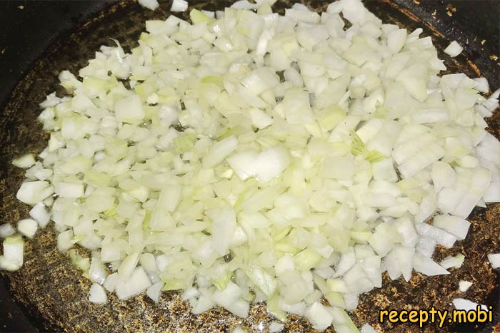 Fry the onion until transparent - photo step 4