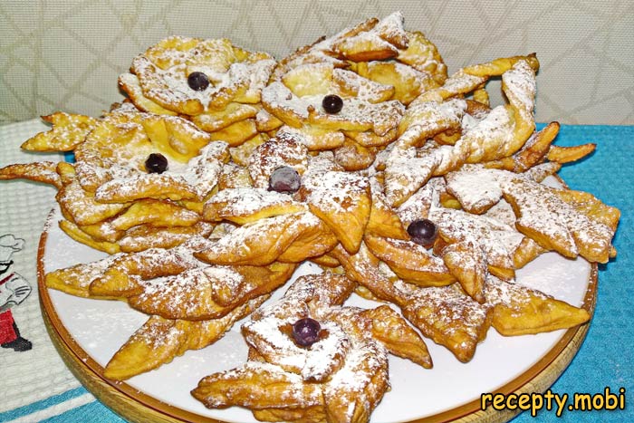 Khvorost (Pastry straws) – classic recipe