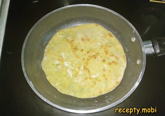 приготовление хычинов с картофелем и сыром на сковороде - фото шаг 25